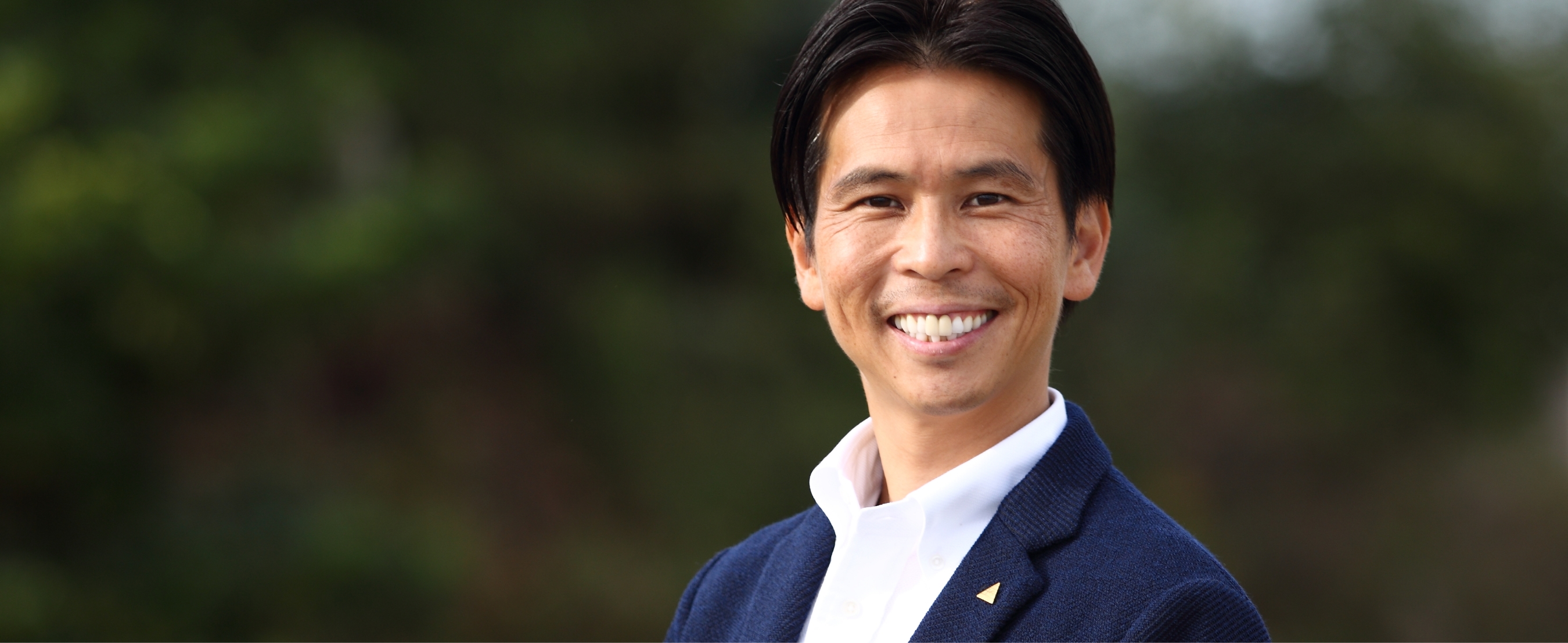 代表取締役社長小尾勝吉が笑顔の写真